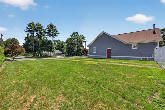 63 Ansel White Dr, Acushnet, MA 02743