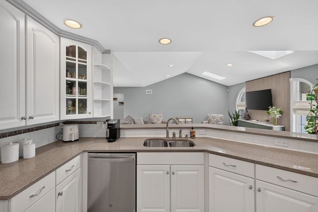 63 Ansel White Dr, Acushnet, MA 02743