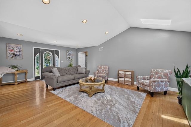 63 Ansel White Dr, Acushnet, MA 02743