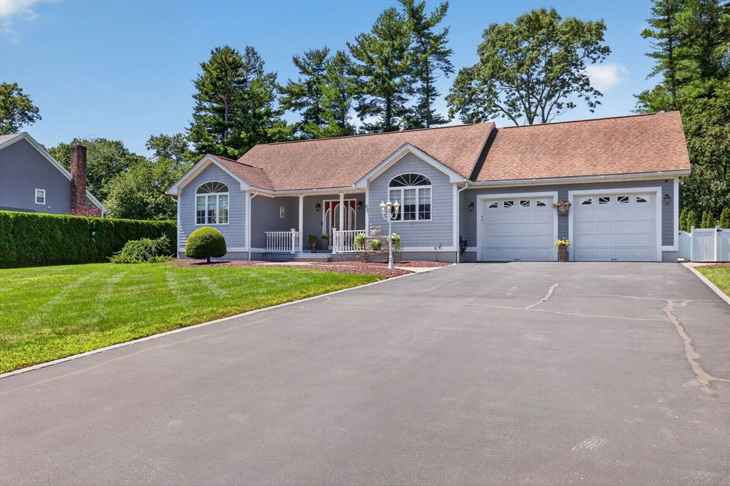 63 Ansel White Dr, Acushnet, MA 02743