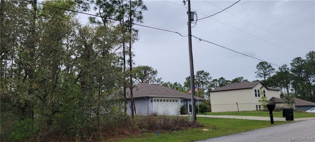 7662 N Maltese Drive, Citrus Springs, FL 34433