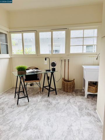 829 Aileen St, Oakland, CA 94608