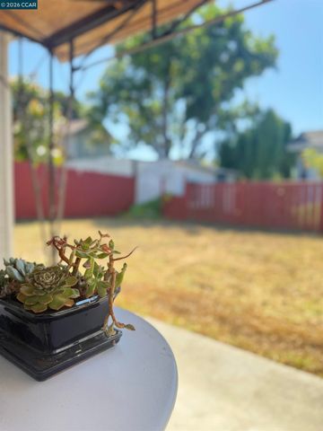 829 Aileen St, Oakland, CA 94608