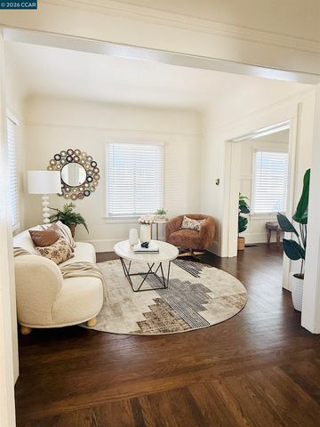 829 Aileen St, Oakland, CA 94608