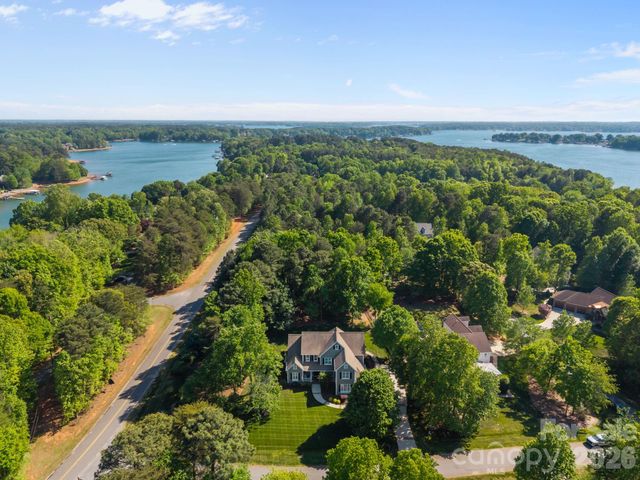 107 Spears Creek Drive, Mooresville, NC 28117