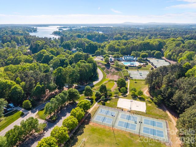 107 Spears Creek Drive, Mooresville, NC 28117