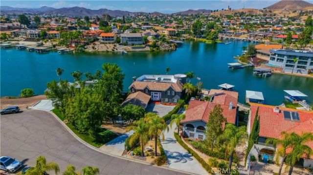 22700 Running Rabbit Court, Canyon Lake, CA 92587
