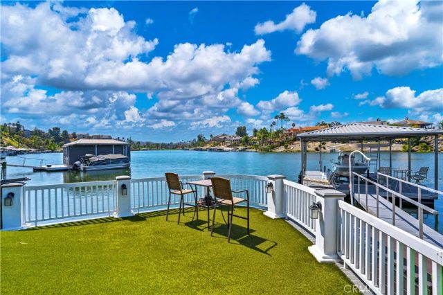 22700 Running Rabbit Court, Canyon Lake, CA 92587