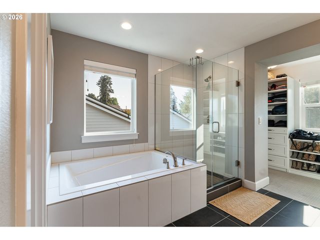 10874 Sw TEAL CREST Pl, Portland, OR 97223