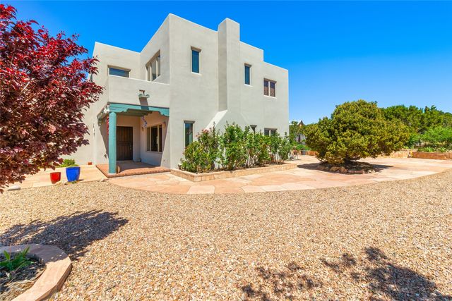 117 B Paseo Nopal, Santa Fe, NM 87507