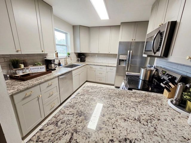7860 NW 10th St, Pembroke Pines, FL 33024