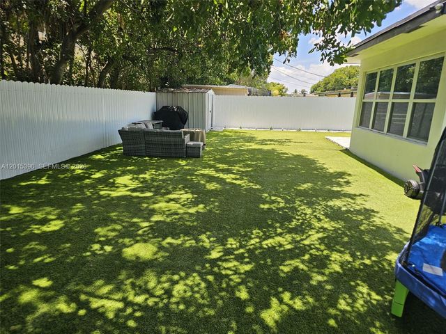 7860 NW 10th St, Pembroke Pines, FL 33024