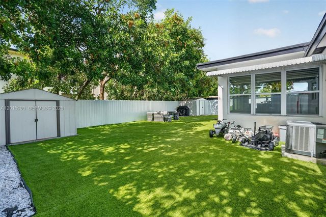 7860 NW 10th St, Pembroke Pines, FL 33024