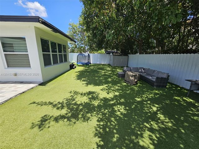 7860 NW 10th St, Pembroke Pines, FL 33024