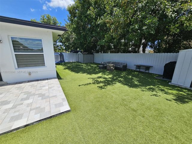 7860 NW 10th St, Pembroke Pines, FL 33024