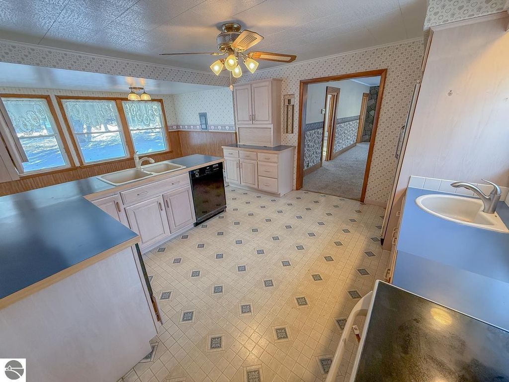 Image 8 of property listing at 210 Barbour, Coleman, MI 48618