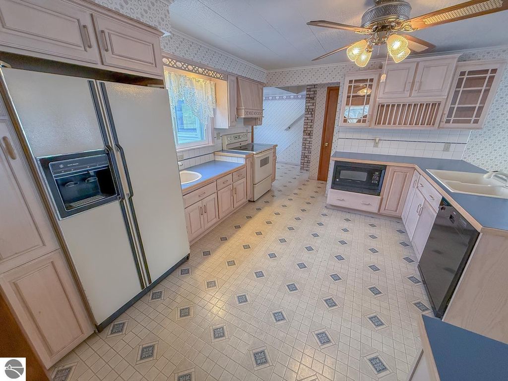 Image 9 of property listing at 210 Barbour, Coleman, MI 48618