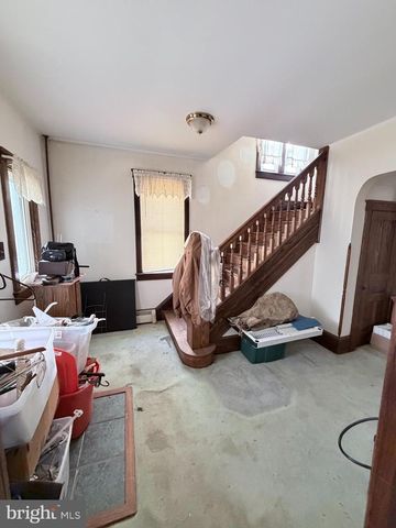63 N MARKET ST, Fawn Grove, PA 17321