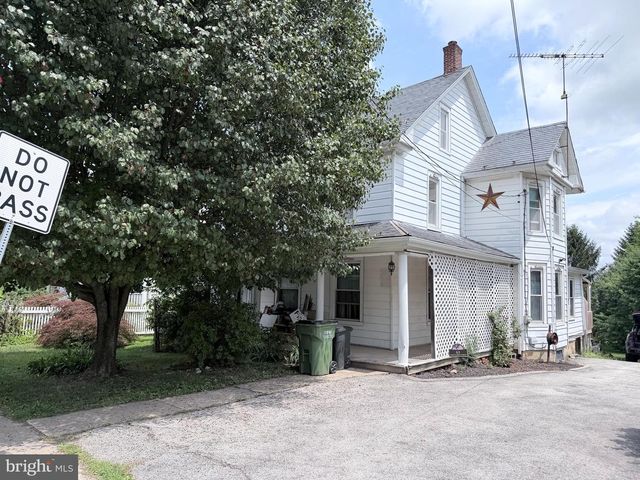 63 N MARKET ST, Fawn Grove, PA 17321