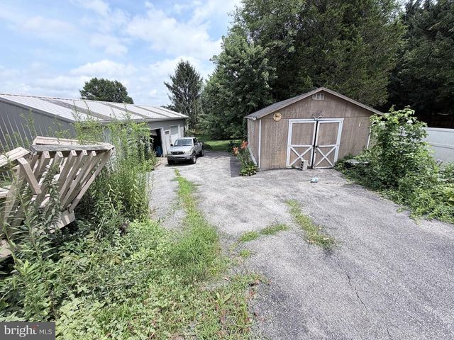 63 N MARKET ST, Fawn Grove, PA 17321
