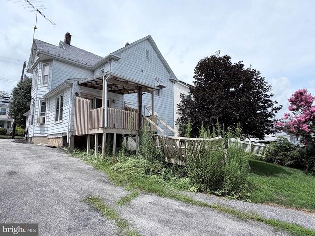 63 N MARKET ST, Fawn Grove, PA 17321