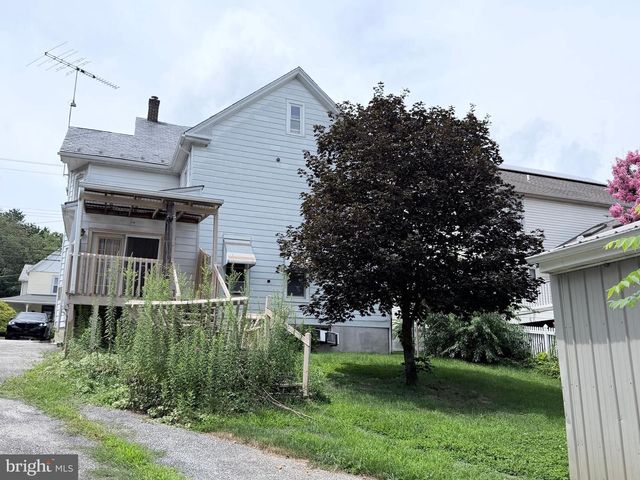 63 N MARKET ST, Fawn Grove, PA 17321