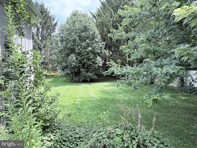 63 N MARKET ST, Fawn Grove, PA 17321