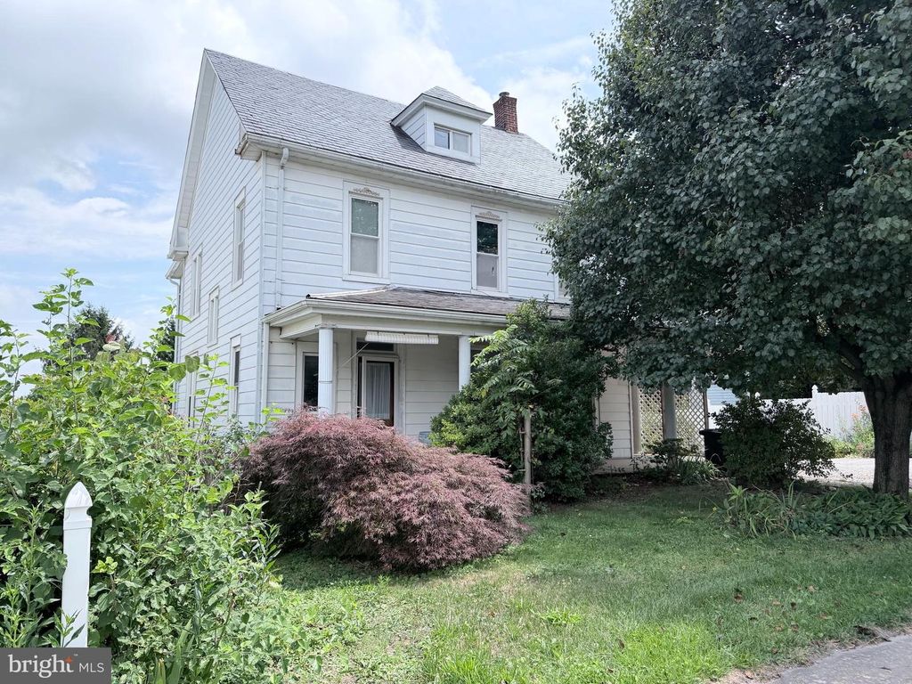 63 N MARKET ST, Fawn Grove, PA 17321