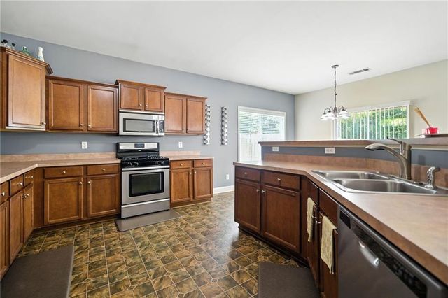 301 Parkmont Way, Dallas, GA 30132