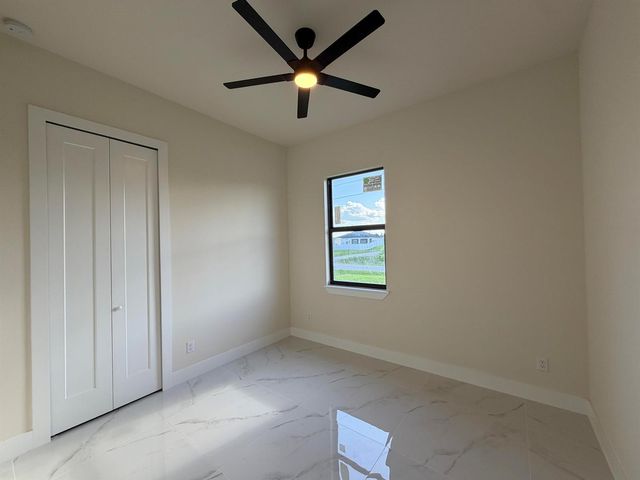 515 Kingsbury Lane, Lehigh Acres, FL 33974