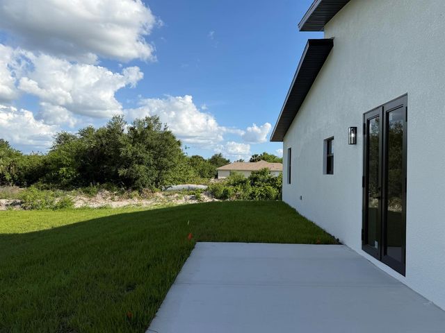 515 Kingsbury Lane, Lehigh Acres, FL 33974
