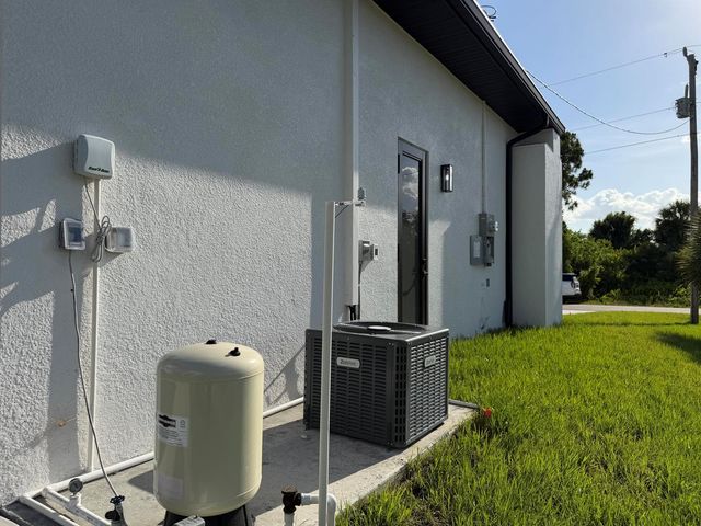 515 Kingsbury Lane, Lehigh Acres, FL 33974