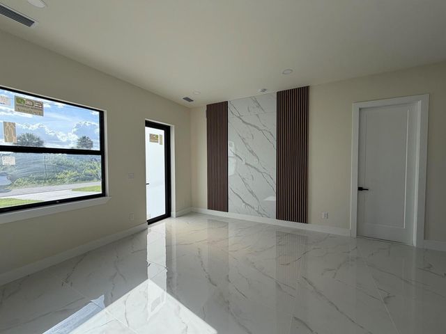 515 Kingsbury Lane, Lehigh Acres, FL 33974