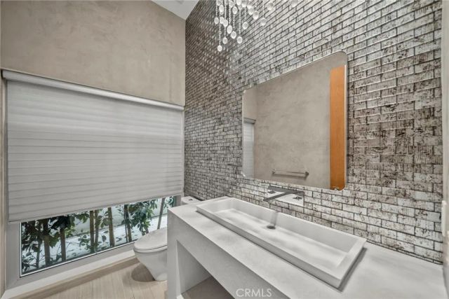 633 N Laurel Avenue, Los Angeles, CA 90048