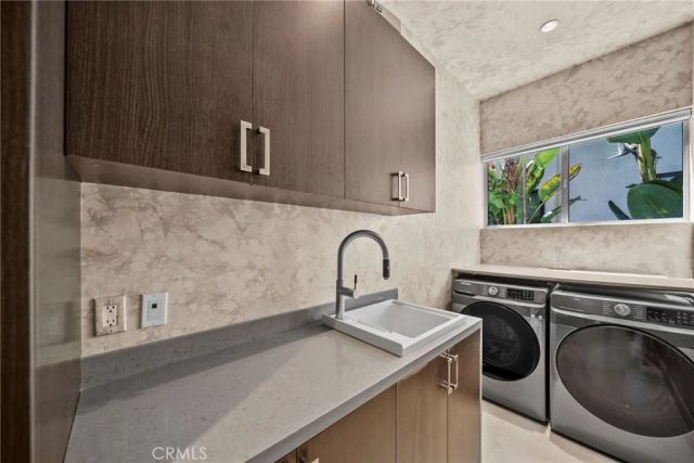 633 N Laurel Avenue, Los Angeles, CA 90048