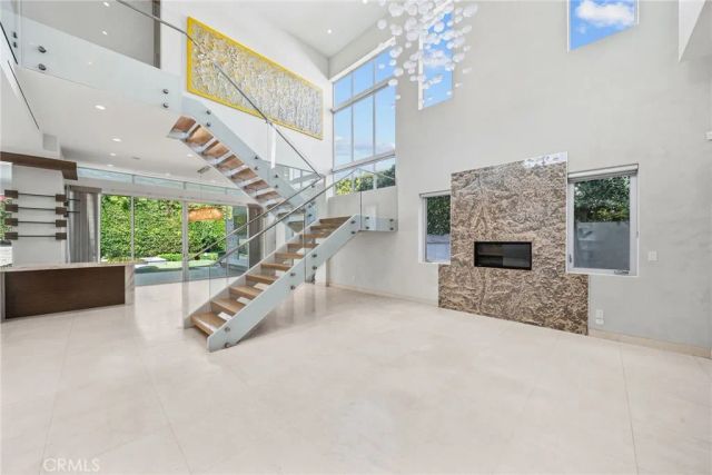 633 N Laurel Avenue, Los Angeles, CA 90048