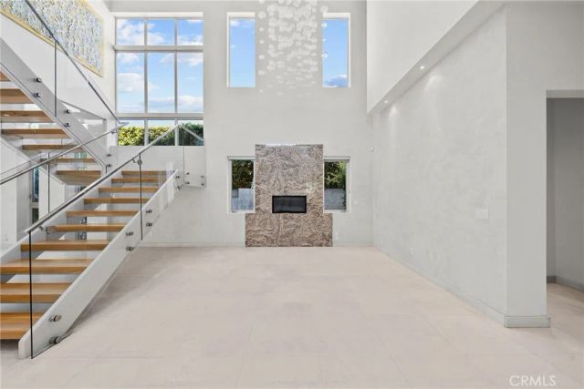 633 N Laurel Avenue, Los Angeles, CA 90048