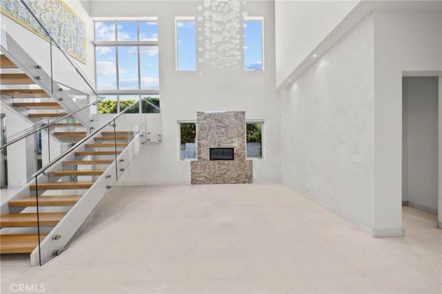 633 N Laurel Avenue, Los Angeles, CA 90048
