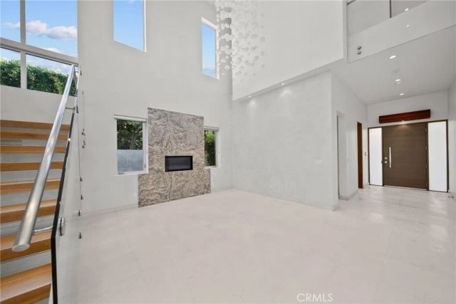 633 N Laurel Avenue, Los Angeles, CA 90048