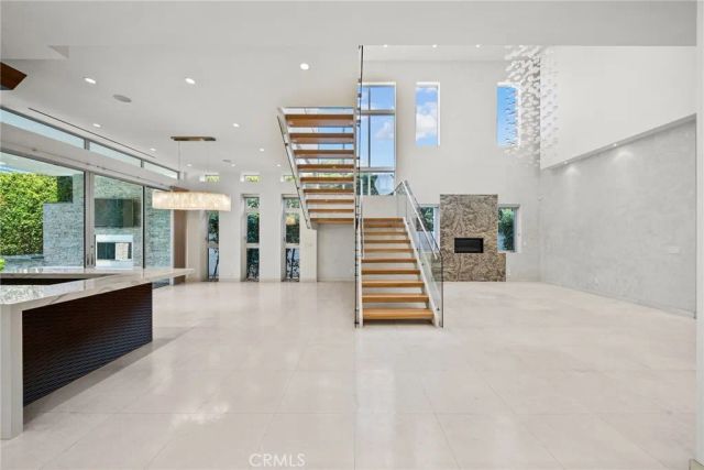 633 N Laurel Avenue, Los Angeles, CA 90048
