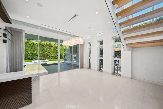 633 N Laurel Avenue, Los Angeles, CA 90048