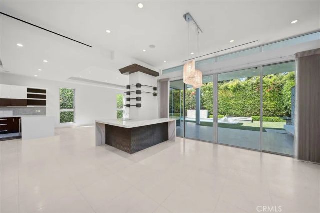 633 N Laurel Avenue, Los Angeles, CA 90048