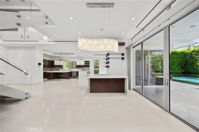 633 N Laurel Avenue, Los Angeles, CA 90048