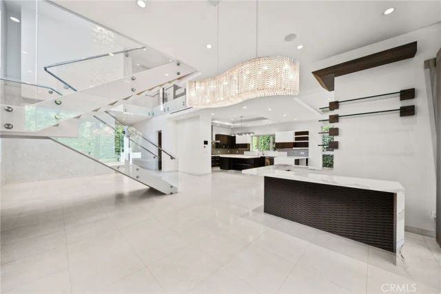 633 N Laurel Avenue, Los Angeles, CA 90048