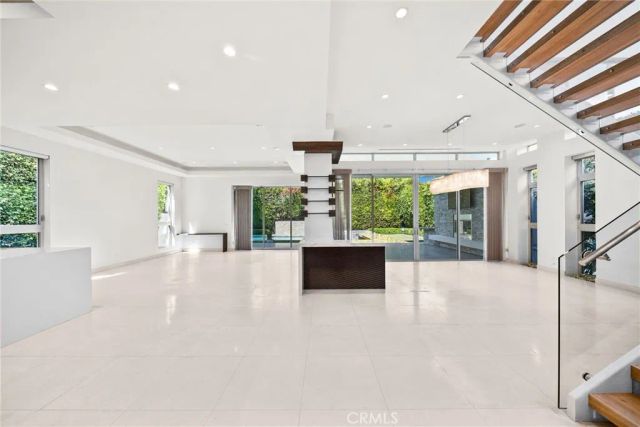 633 N Laurel Avenue, Los Angeles, CA 90048