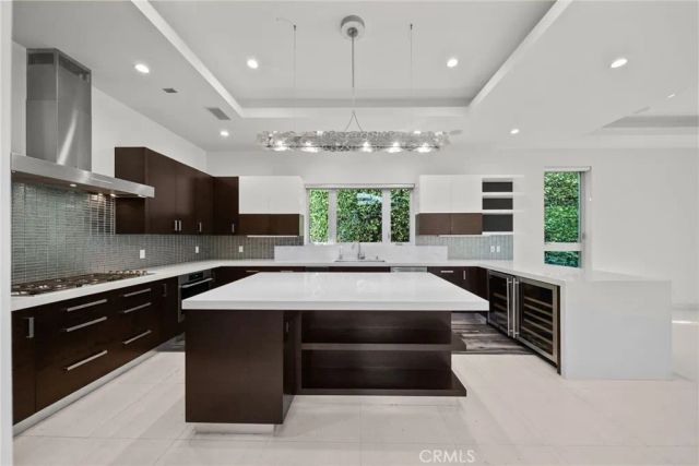 633 N Laurel Avenue, Los Angeles, CA 90048