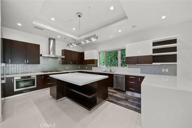 633 N Laurel Avenue, Los Angeles, CA 90048