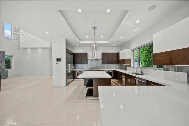633 N Laurel Avenue, Los Angeles, CA 90048