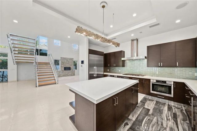 633 N Laurel Avenue, Los Angeles, CA 90048