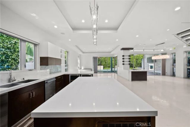 633 N Laurel Avenue, Los Angeles, CA 90048